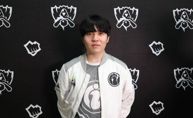 判与球员间 判与球员间